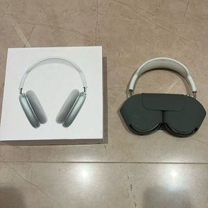 BRAND NEW AIRPOD MAX GREEN